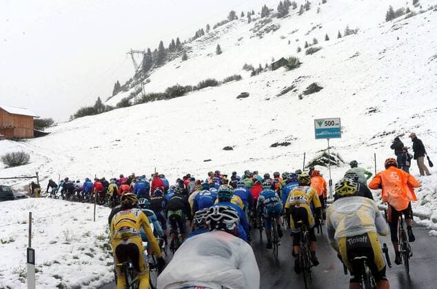 Wintereinbruch für die Fahrer des Giro d Italia 2007 - Radsport Herren Giro d Italia 2007, dItalia, ProTour, Straßenradsport, Straße, Rad, Totale 16. Etappe: Agordo - Lienz Radsport Herren Giro d Italia 2007, dItalia, ProTour, Straßenradsport, Straße, Rad, Totale 16. Etappe: Agordo - Lienz