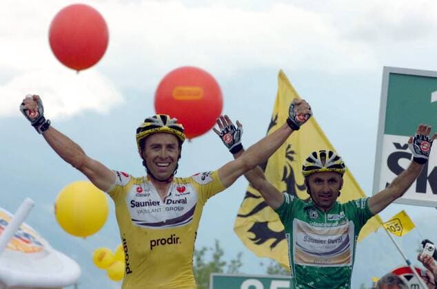 Gilberto Simoni (li.) gewinnt die 17. Etappe des Giro dItalia 2007 vor seinem Teamkollegen Leonardo Piepoli (beide Italien Saunier Duval Prodir) - Radsport Herren Giro d Italia 2007, dItalia, ProTour, Straßenradsport, Straße, Rad, Gruppe 17.Etappe: Lienz - Monte Zoncolan Freude, Radsport Herren Giro d Italia 2007, dItalia, ProTour, Straßenradsport, Straße, Rad, Gruppe 17.Etappe: Lienz - Monte Zoncolan Freude,