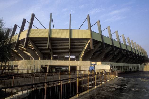 Außenansicht des Stade de la Meinau in Straßburg Fußball Länderspiel Herren EM 1984, Nationalmannschaft, Gruppe B o0 Austragungsort, Wettkampfstätte, Spielstätten Totale Stade de la Meinau, Meinaustadion Strasbourg Fußball Länderspiel Herren EM 1984, Nationalmannschaft, Gruppe B o0 Austragungsort, Wettkampfstätte, Spielstätten Totale Stade de la Meinau, Meinaustadion Strasbourg
