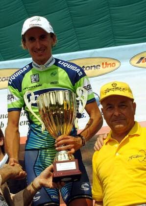 Franco Pellizotti (Italien Liquigas), Sieger des Memorial Marco Pantani 2007, re. Paolo Pantani, Vater von Marco Pantani (Italien) - Radsport Herren Memorial Marco Pantani 2007, Straßenradsport, Straße, Rad, Gedenkrennen, Gedenken, Erinnerung Gruppe Cesenatico, Cesena Radsport Herren Memorial Marco Pantani 2007, Straßenradsport, Straße, Rad, Gedenkrennen, Gedenken, Erinnerung Gruppe Cesenatico, Cesena