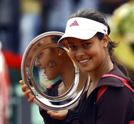 Finalistin Ana Ivanovic (Serbien) präsentiert ihren Pokal Tennis Damen French Open 2007, Grand Slam, WTA Tour, Finale, Endspiel Einzelbild Roland Garros Paris Freude, Tennis Damen French Open 2007, Grand Slam, WTA Tour, Finale, Endspiel Einzelbild Roland Garros Paris Freude,