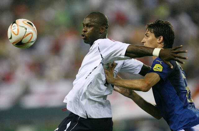 Leroy Lita (England U 21, li.) gegen Marco Andreolli (Italien U 21) - Fußball Länderspiel Herren U21 EM 2007, Nationalmannschaft, Nationaltrikot Gruppe B, England - Italien 2:2, Vdig Gruppe Arnheim Dynamik, Kampf, Fußball Länderspiel Herren U21 EM 2007, Nationalmannschaft, Nationaltrikot Gruppe B, England - Italien 2:2, Vdig Gruppe Arnheim Dynamik, Kampf,