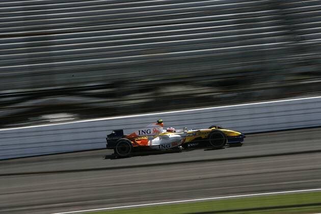 Heikki Kovalainen (Finnland Renault) in seinem Boliden Motorsport Grand Prix Herren Großer Preis der USA 2007, Formel 1 Weltmeisterschaft, F1, F, GP, WM Einzelbild Indianapolis Motorsport Grand Prix Herren Großer Preis der USA 2007, Formel 1 Weltmeisterschaft, F1, F, GP, WM Einzelbild Indianapolis