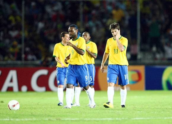 Vagner Love (li.) und Diego (beide Brasilien) enttäuscht Fußball Länderspiel Herren Copa America 2007, Amerika, Südamerikameisterschaft, Südamerika Meisterschaft, Nationalteam Gruppe Puerto Ordaz Enttäuschung, Fußball Länderspiel Herren Copa America 2007, Amerika, Südamerikameisterschaft, Südamerika Meisterschaft, Nationalteam Gruppe Puerto Ordaz Enttäuschung,