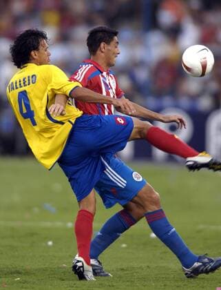 Gerardo Vallejo (Kolumbien, li.) im Duell - Fußball Länderspiel Herren Copa America 2007, Amerika, Südamerikameisterschaft, Südamerika Meisterschaft, Nationalteam Gruppe Maracaibo Dynamik, Fußball Länderspiel Herren Copa America 2007, Amerika, Südamerikameisterschaft, Südamerika Meisterschaft, Nationalteam Gruppe Maracaibo Dynamik,