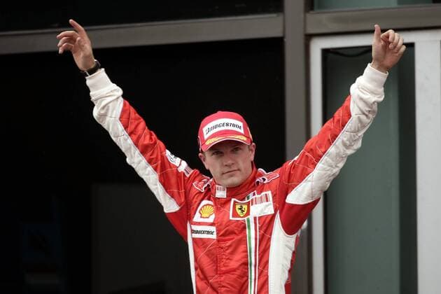 Kimi Räikkönen (Finnland Ferrari) bejubelt seinen Sieg beim GP von Frankreich 2007 Motorsport Grand Prix Herren Großer Preis von Frankreich 2007, Formel 1 Weltmeisterschaft, F1, F, GP, WM Einzelbild Magny Cours Motorsport Grand Prix Herren Großer Preis von Frankreich 2007, Formel 1 Weltmeisterschaft, F1, F, GP, WM Einzelbild Magny Cours