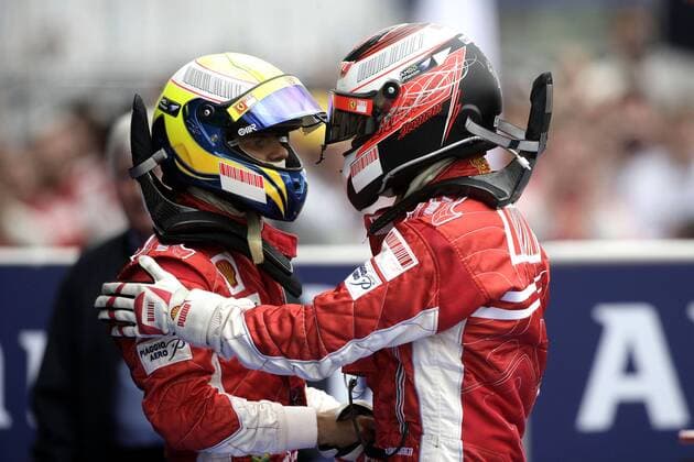 Felipe Massa (Brasilien, li.) gratuliert Kimi Räikkönen (Finnland beide Ferrari) zu seinem Sieg beim GP von Frankreich 2007 Motorsport Grand Prix Herren Großer Preis von Frankreich 2007, Formel 1 Weltmeisterschaft, F1, F, GP, WM Gruppe Magny Cours Freude, Motorsport Grand Prix Herren Großer Preis von Frankreich 2007, Formel 1 Weltmeisterschaft, F1, F, GP, WM Gruppe Magny Cours Freude,