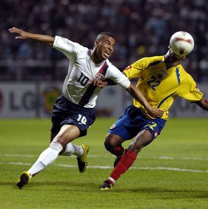 Juan Zuniga (Kolumbien, re.) gegen Charlie Davies (USA) - Fußball Länderspiel Herren Copa America 2007, Amerika, Südamerikameisterschaft, Südamerika, Meisterschaft, Gruppe C Gruppe Barquisimeto Dynamik, Kampf, Fußball Länderspiel Herren Copa America 2007, Amerika, Südamerikameisterschaft, Südamerika, Meisterschaft, Gruppe C Gruppe Barquisimeto Dynamik, Kampf,