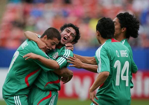 Christian Bermudez (2.v.li.) - Torjubel mit Jorge Hernandez (li.) und Osmar Mares (alle Mexiko U20, 2.v.re.) Fußball WM Herren U20 WM 2007, U 20, Junioren, Gruppe C, Nationalmannschaft, Nationaltrikot, Länderspiel Gruppe Edmonton Freude, Begeisterung, Fußball WM Herren U20 WM 2007, U 20, Junioren, Gruppe C, Nationalmannschaft, Nationaltrikot, Länderspiel Gruppe Edmonton Freude, Begeisterung,