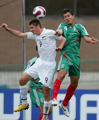 Greg Draper (Neuseeland U20, li.) gegen Arturo Ledesma (Mexiko U20) Fußball WM Herren U20 WM 2007, U 20, Junioren, Gruppe C, Nationalmannschaft, Nationaltrikot, Neuseeland - Mexiko 1:2 Gruppe Edmonton Dynamik, Fußball WM Herren U20 WM 2007, U 20, Junioren, Gruppe C, Nationalmannschaft, Nationaltrikot, Neuseeland - Mexiko 1:2 Gruppe Edmonton Dynamik,