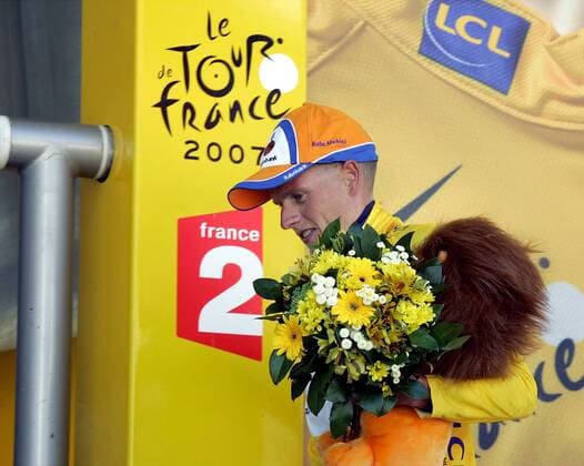Michael Rasmussen (Dänemark Rabobank) gewinnt die 8. Etappe der Tour de France 2007 und schlüpft ins gelbe Trikot Radsport Herren Tour de France 2007, ProTour, Straßenradsport, Straße, Rad, Einzelbild 8. Etappe: Le Grand Bornand - Tignes Radsport Herren Tour de France 2007, ProTour, Straßenradsport, Straße, Rad, Einzelbild 8. Etappe: Le Grand Bornand - Tignes