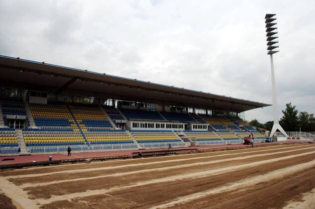 Unter dem Spielfeld des Ernst Abbe Stadions, der Heimspielstätte des FC Carl Zeiss Jena, wird eine Rasenheizung eingebaut Fußball 2. BL Herren Saison 2007 2008, FC Carl Zeiss Jena, Modernisierung, modernisieren, Innen, Innenansicht Totale Rasen, Tribüne, Tribünen Jena Fußball 2. BL Herren Saison 2007 2008, FC Carl Zeiss Jena, Modernisierung, modernisieren, Innen, Innenansicht Totale Rasen, Tribüne, Tribünen Jena