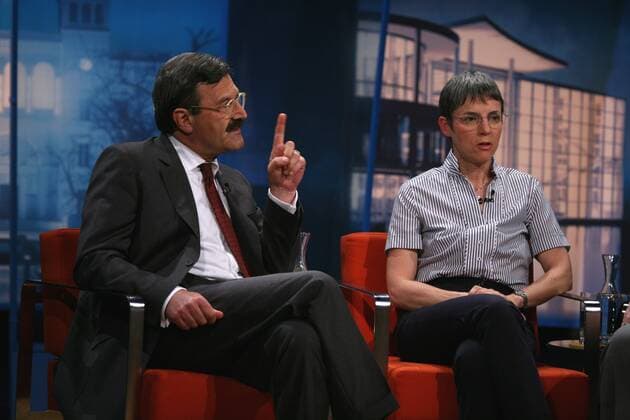 ZDF Chefredakteur Nikolaus Brender und Sylvia Schenk (beide Deutschland) äußern sich bei Maybrit Illner zum Thema Doping im Radsport und dessen Folgen Radsport Herren Maybrit Illner 2007, Sendung Fernsehsendung Talksendung Talkshow Talk Show Fernsehen Medien TV Gruppe Straßenradsport, Straße, Rad, Abbruch Berlin o0 Gast, Gäste, Studiogast, Studiogäste, Radsport Herren Maybrit Illner 2007, Sendung Fernsehsendung Talksendung Talkshow Talk Show Fernsehen Medien TV Gruppe Straßenradsport, Straße, Rad, Abbruch Berlin o0 Gast, Gäste, Studiogast, Studiogäste,