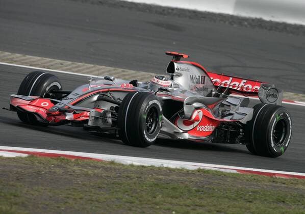 Fernando Alonso (Spanien McLaren Mercedes) in seinem Boliden Motorsport Grand Prix Herren Großer Preis von Europa 2007, Formel 1 Weltmeisterschaft, F1, F, GP, WM Einzelbild Nürburgring Nürburg Motorsport Grand Prix Herren Großer Preis von Europa 2007, Formel 1 Weltmeisterschaft, F1, F, GP, WM Einzelbild Nürburgring Nürburg