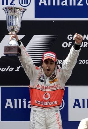 Fernando Alonso (Spanien McLaren Mercedes) bejubelt den Sieg beim GP von Europa 2007 Motorsport Grand Prix Herren Großer Preis von Europa 2007, Formel 1 Weltmeisterschaft, F1, F, GP, WM Einzelbild Nürburgring Nürburg Freude, Begeisterung, Motorsport Grand Prix Herren Großer Preis von Europa 2007, Formel 1 Weltmeisterschaft, F1, F, GP, WM Einzelbild Nürburgring Nürburg Freude, Begeisterung,