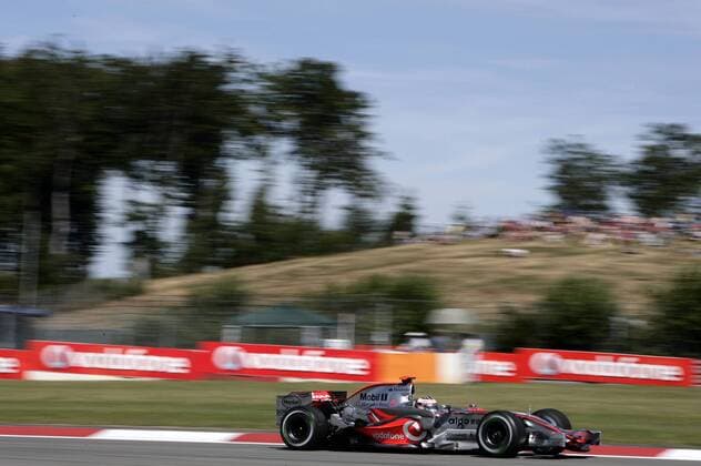 Fernando Alonso (Spanien McLaren Mercedes) in seinem Boliden Motorsport Grand Prix Herren Großer Preis von Europa 2007, Formel 1 Weltmeisterschaft, F1, F, GP, WM Einzelbild Nürburgring Nürburg Dynamik, Motorsport Grand Prix Herren Großer Preis von Europa 2007, Formel 1 Weltmeisterschaft, F1, F, GP, WM Einzelbild Nürburgring Nürburg Dynamik,