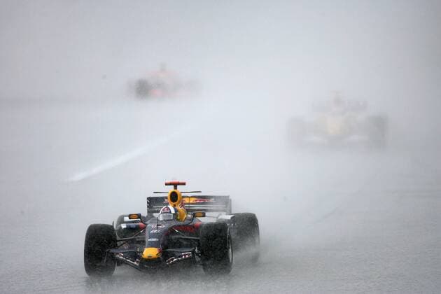 David Coulthard (Schottland Red Bull) im strömenden Regen in seinem Boliden - Motorsport Grand Prix Herren Großer Preis von Europa 2007, Formel 1 Weltmeisterschaft, F1, F, GP, WM o0 Unwetter Wolkenbruch Totale Nürburgring o0 gefährlich Risiko riskant Nürburg Motorsport Grand Prix Herren Großer Preis von Europa 2007, Formel 1 Weltmeisterschaft, F1, F, GP, WM o0 Unwetter Wolkenbruch Totale Nürburgring o0 gefährlich Risiko riskant Nürburg