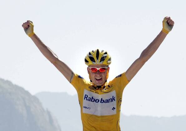 Mickael Rasmussen (Dänemark Rabobank) gewinnt die 16. Etappe der Tour de France 2007 und bleibt weiterhin Träger des gelben Trikots Radsport Herren Tour de France 2007, ProTour, Straßenradsport, Straße, Rad Einzelbild 16. Etappe: Orthez - Col d Aubisque, dAubisque Begeisterung, Freude, Radsport Herren Tour de France 2007, ProTour, Straßenradsport, Straße, Rad Einzelbild 16. Etappe: Orthez - Col d Aubisque, dAubisque Begeisterung, Freude,