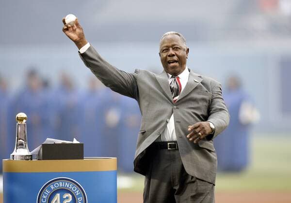 Baseballlegende Henry Aaron (USA) hat die Ehre des First Pitch am Jackie Robinson Day - (Icon40717853) Baseball Herren MLB 2007, Major League, Gedenken, Erinnerung, Jubiläum, Jahrestag, Jackie Robinson Day Einzelbild Los Angeles, LA, L.A. Baseball Herren MLB 2007, Major League, Gedenken, Erinnerung, Jubiläum, Jahrestag, Jackie Robinson Day Einzelbild Los Angeles, LA, L.A. EDITORIAL USE ONLY