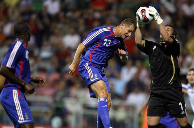 Torwart Stefan Senecky (Slowakei, re.) hält vor Francois Clerc (Frankreich) - (pan21786) Fußball Länderspiel Herren Freundschaftsspiel 2007, Länderspiel, Test, Testspiel, Nationalmannschaft, Nationaltrikot Gruppe Trnava Dynamik, Abwehr, Fußball Länderspiel Herren Freundschaftsspiel 2007, Länderspiel, Test, Testspiel, Nationalmannschaft, Nationaltrikot Gruppe Trnava Dynamik, Abwehr,