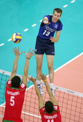 Mikko Ovianen (Finnland, hi.) am Ball - Volleyball Länderspiel Herren EM 2007, Länderspiel, Nationalmannschaft, Nationaltrikot, Bulgarien - Finnland 0:3 Gruppe Moskau Dynamik, Volleyball Länderspiel Herren EM 2007, Länderspiel, Nationalmannschaft, Nationaltrikot, Bulgarien - Finnland 0:3 Gruppe Moskau Dynamik,