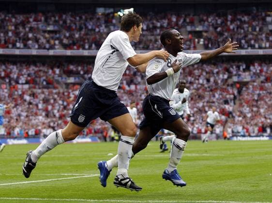 Shaun Wright Phillips (re.) und Gareth Barry (beide England) - Torjubel - EDITORIAL USE ONLY. No use with unauthorised audio, video, data, fixture lists, club league logos or live services. Online in-match use limited to 120 images, no video emulation. No use in betting, games or single club league player publications. Fußball Länderspiel Herren EM Qualifikation 2007, Nationalmannschaft, Nationaltrikot Gruppe London Dynamik, Freude, Begeisterung, Fußball Länderspiel Herren EM Qualifikation 2007, Nationalmannschaft, Nationaltrikot Gruppe London Dynamik, Freude, Begeisterung,