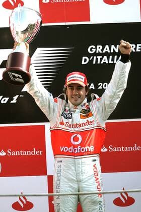 Fernando Alonso (Spanien McLaren Mercedes) jubelt über den Sieg beim GP von Italien 2007 - Motorsport Grand Prix Herren Großer Preis von Italien 2007, Formel 1 Weltmeisterschaft, F1, F, GP, WM Einzelbild Monza Freude, Motorsport Grand Prix Herren Großer Preis von Italien 2007, Formel 1 Weltmeisterschaft, F1, F, GP, WM Einzelbild Monza Freude,