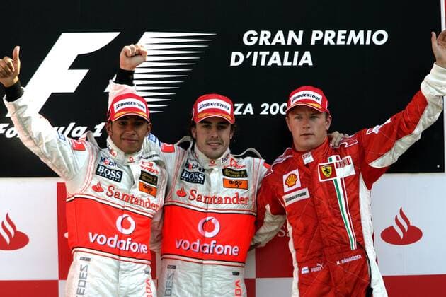 Siegerehrung beim GP von Italien 2007, Sieger Fernando Alonso (Spanien, Mitte) mit Lewis Hamilton (England beide McLaren Mercedes, li.) und Kimi Räikkönen (Finnland Ferrari) - Motorsport Grand Prix Herren Großer Preis von Italien 2007, Formel 1 Weltmeisterschaft, F1, F, GP, WM Gruppe Monza Freude, Motorsport Grand Prix Herren Großer Preis von Italien 2007, Formel 1 Weltmeisterschaft, F1, F, GP, WM Gruppe Monza Freude,