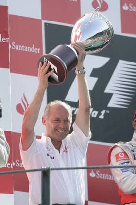 Teamchef Ron Dennis (England McLaren Mercedes) jubelt über den Sieg beim GP von Italien 2007 Motorsport Grand Prix Herren Großer Preis von Italien 2007, Formel 1 Weltmeisterschaft, F1, F, GP, WM Einzelbild Monza Freude, Motorsport Grand Prix Herren Großer Preis von Italien 2007, Formel 1 Weltmeisterschaft, F1, F, GP, WM Einzelbild Monza Freude,