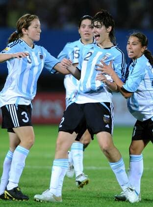 Eva Gonzalez (Mitte) und Valeria Cotelo (li., beide Argentinien) - Torjubel - Fußball Länderspiel Damen WM 2007, Frauen, Frauenfußball, Nationalmannschaft, Nationaltrikot Gruppe Chengdu Freude, Fußball Länderspiel Damen WM 2007, Frauen, Frauenfußball, Nationalmannschaft, Nationaltrikot Gruppe Chengdu Freude,