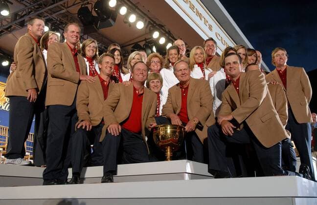 Team USA gewinnt den Presidents Cup 2007, vorn v.li.: Scott Verplank, Steve Stricker, David Toms, Co Kapitän Jeff Sluman, Kapitän Jack Nicklaus und Zach Johnson - (MON20070930332) Golf Herren The Presidents Cup 2007, President s, PGA Tour Totale lachen, lächeln, o0 Kleidung Montreal Freude, Golf Herren The Presidents Cup 2007, President s, PGA Tour Totale lachen, lächeln, o0 Kleidung Montreal Freude,