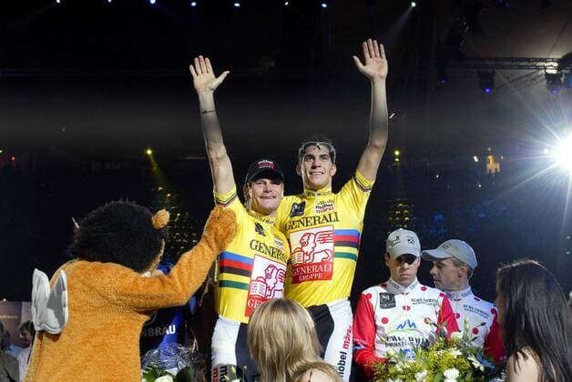 Franco Marvulli (Mitte re.) und Bruno Risi (beide Schweiz, Mitte li.) - Sieger des 44. Münchner 6 Tage Rennens 2007 Radsport Herren 44. Münchner 6 Tage Rennen 2007, Sechstagerennen, Sechstage, Sixdays, Six Days Gruppe München Freude, Radsport Herren 44. Münchner 6 Tage Rennen 2007, Sechstagerennen, Sechstage, Sixdays, Six Days Gruppe München Freude,