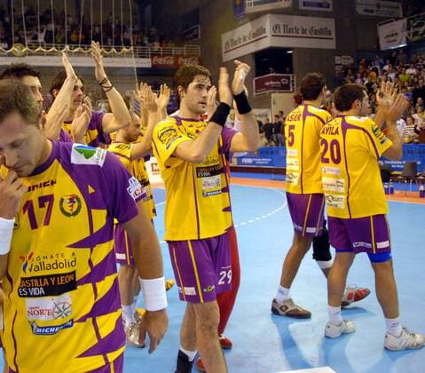 Schlussjubel Valladolid, v.li.: Zikica Milosavjlevic, Raul Entrerrios, Asier Antonio und Jose Angel Delgado Avila - - NOxONLINExUSE Handball Herren Copa Asobal 2007 2008, Spanischer Pokal, Halbfinale, Pokalspiel, BM Valladolid Gruppe Valladolid Enttäuschung, Handball Herren Copa Asobal 2007 2008, Spanischer Pokal, Halbfinale, Pokalspiel, BM Valladolid Gruppe Valladolid Enttäuschung,