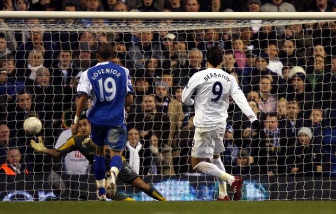 Dimitar Berbatov (Tottenham Hotspurs, re.) erzielt gegen Torwart Adam Federici und Liam Rosenior (beide Reading) ein Tor - Fußball Herren FA Cup 2007 2008, Englischer Pokal, Pokalspiel, Tottenham Hotspur - Reading FC 2:2, Spurs, Hotspurs Gruppe London Dynamik, Fußball Herren FA Cup 2007 2008, Englischer Pokal, Pokalspiel, Tottenham Hotspur - Reading FC 2:2, Spurs, Hotspurs Gruppe London Dynamik,