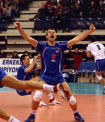 Nikola Grbic (Serbien) löst mit seinem Team das Olympiaticket 2008 - Volleyball Länderspiel Herren Olympiaqualifikation 2008, Olympia Qualifikation, Nationalteam, Nationaltrikot Gruppe Izmir Glück, Freude, Begeisterung, Volleyball Länderspiel Herren Olympiaqualifikation 2008, Olympia Qualifikation, Nationalteam, Nationaltrikot Gruppe Izmir Glück, Freude, Begeisterung,