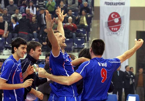 Ivan Miljkovic (Mitte), Sasa Starovic (li.) und Nikola Grbic (alle Serbien) qualifizieren sich mit ihrem Team für Olympia 2008 - Volleyball Länderspiel Herren Olympiaqualifikation 2008, Olympia Qualifikation, Nationalteam, Gruppe Izmir Freude, Begeisterung, Volleyball Länderspiel Herren Olympiaqualifikation 2008, Olympia Qualifikation, Nationalteam, Gruppe Izmir Freude, Begeisterung,