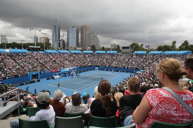 Dunkle Regenwolken über dem Margaret Court bei den Australian Open 2008 Tennis Herren Australian Open 2008, Grand Slam, ATP Tour, Hartplatz, Hardcourt, Hartplatztennis, Hartplatzturnier Totale Melbourne Park, Wetterverhältnisse o0 Australien Melbourne, Wetter, schlechtes, schlecht, Tennis Herren Australian Open 2008, Grand Slam, ATP Tour, Hartplatz, Hardcourt, Hartplatztennis, Hartplatzturnier Totale Melbourne Park, Wetterverhältnisse o0 Australien Melbourne, Wetter, schlechtes, schlecht,