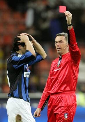 Schiedsrichter Stefano Farina zeigt Nicolas Burdisso (Inter Mailand) die Rote Karte - Fußball Herren Coppa Italia 2007 2008, Italienischer Pokal, Pokalspiel, , FC Internazionale Mailand Gruppe Mailand Verzweiflung, Fußball Herren Coppa Italia 2007 2008, Italienischer Pokal, Pokalspiel, , FC Internazionale Mailand Gruppe Mailand Verzweiflung,