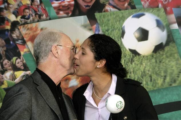 Steffi Jones (OK Präsidentin Frauen Fußball WM 2011) und Franz Beckenbauer (beide Deutschland) anlässlich der Büro Eröffnung des OK FIFA WM 2011 in der DFB Zentrale Fußball WM Damen WM Organisation 2008, Nationalteam, Frauen, Frauenfußball, Einweihung, Büroeröffnung, Gruppe Frankfurt M. Freude, Fußball WM Damen WM Organisation 2008, Nationalteam, Frauen, Frauenfußball, Einweihung, Büroeröffnung, Gruppe Frankfurt M. Freude,