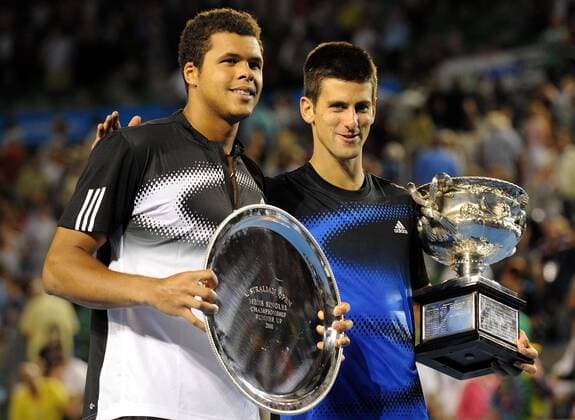 Siegerehrung der Australian Open 2008 - Sieger Novak Djokovic (Serbien, re.) und Jo Wilfried Tsonga (Frankreich) präsentieren ihre Trophäen - Tennis Herren Australian Open 2008, Grand Slam, ATP Tour, Finale, Endspiel Gruppe Melbourne Freude, Tennis Herren Australian Open 2008, Grand Slam, ATP Tour, Finale, Endspiel Gruppe Melbourne Freude,