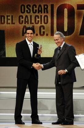Oscar del Calcio 2008: FIGC Präsident Giancarlo Abete (Italien, re.) zeichnet Kaka (AC Mailand Brasilien) als Italiens Fußballer des Jahres 2007 und zum besten Ausländer der Serie A aus - Fußball Herren Oscar del Calcio 2008, Ehrung, Auszeichnung, Gala, Sportgala, Spielerehrung, Vdig Gruppe Federazione Italiana Giuoco Calcio, Verband Mailand Funktionär, Verbandsführung, Vorstand, Freude, Fußball Herren Oscar del Calcio 2008, Ehrung, Auszeichnung, Gala, Sportgala, Spielerehrung, Vdig Gruppe Federazione Italiana Giuoco Calcio, Verband Mailand Funktionär, Verbandsführung, Vorstand, Freude,