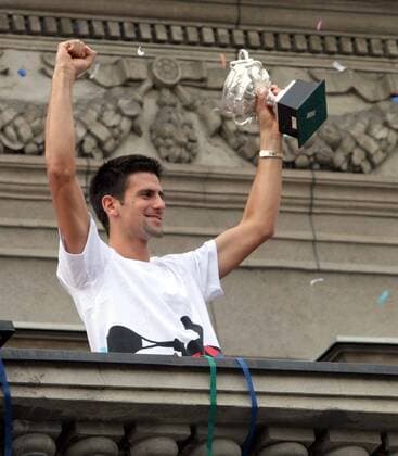Australian Open Sieger Novak Djokovic (Serbien) während seines Empfangs auf dem Belgrader Rathausbalkon - Tennis Herren Australian Open 2008, ATP Tour, Grand Slam, Empfang, Ankunft, Rathausempfang Einzelbild Belgrad Freude, Tennis Herren Australian Open 2008, ATP Tour, Grand Slam, Empfang, Ankunft, Rathausempfang Einzelbild Belgrad Freude,