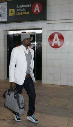 Samuel Etoo (Kamerun FC Barcelona, Mitte) - Rückkehr vom Africa Cup - - NOxONLINExUSE Fußball Herren Primera Division 2007 2008, 1. Spanische Liga, Barca, Kleidung, privat, Vdig Einzelbild Barcelona Fußball Herren Primera Division 2007 2008, 1. Spanische Liga, Barca, Kleidung, privat, Vdig Einzelbild Barcelona