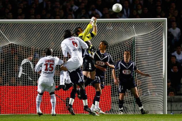 Torwart Ulrich Rame (Bordeaux) wehrt den Ball ab - Fußball Herren Ligue 1 2007 2008, 1. Französische Liga, Girondins de Bordeaux - Paris Saint Germain 3:0, PSG Totale Bordeaux Abwehr, Dynamik, Fußball Herren Ligue 1 2007 2008, 1. Französische Liga, Girondins de Bordeaux - Paris Saint Germain 3:0, PSG Totale Bordeaux Abwehr, Dynamik,