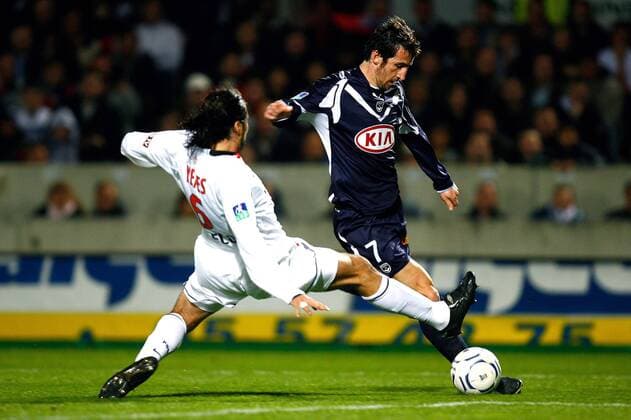 Johan Micoud (Bordeaux, re.) gegen Mario Yepes (Paris St. Germain) - Fußball Herren Ligue 1 2007 2008, 1. Französische Liga, Girondins de Bordeaux - Paris Saint Germain 3:0, PSG Gruppe Bordeaux Dynamik, Kampf, Fußball Herren Ligue 1 2007 2008, 1. Französische Liga, Girondins de Bordeaux - Paris Saint Germain 3:0, PSG Gruppe Bordeaux Dynamik, Kampf,