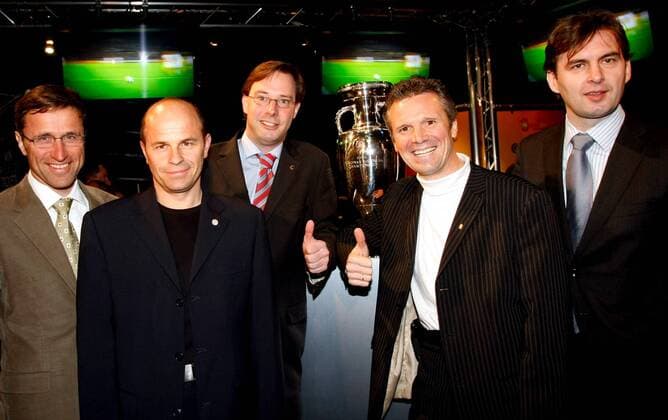 Vorfreude auf die EM 2008, v.li.: Geschäftsführer Josef Margreiter (Tirol Werbung), Schiedsrichter Konrad Plautz, Tirols Landesrat Johannes Bodner (VP), Innsbrucks Vizebürgermeister Dr. Christoph Platzgummer (FI) ... - Fußball EM Herren Vorschau Euro 2008, Experience Tour Kick Off, Kickoff, Pressetermin, Für Gruppe Wirtschaft, Unternehmensführung, Tourismus Innsbruck Freude, Fußball EM Herren Vorschau Euro 2008, Experience Tour Kick Off, Kickoff, Pressetermin, Für Gruppe Wirtschaft, Unternehmensführung, Tourismus Innsbruck Freude,