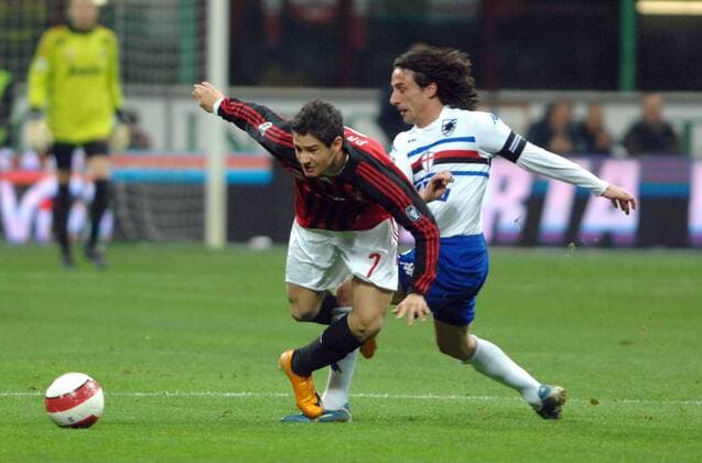 Alexandre Pato (AC Mailand, li.) gegen Sergio Volpi (Sampdoria Genua) - Fußball Herren Serie A 2007 2008, 1. Italienische Liga, AC Mailand - Sampdoria Genua 1:2, Milan Gruppe Mailand Dynamik, Kampf, Fußball Herren Serie A 2007 2008, 1. Italienische Liga, AC Mailand - Sampdoria Genua 1:2, Milan Gruppe Mailand Dynamik, Kampf,
