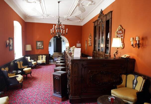 Bar im Hotel Schloss Weikersdorf Residenz - Mannschaftshotel von Italien während der Euro 2008 - Fußball EM Herren Vorschau Euro 2008, Nationalmannschaft, Fotostory, Hotel, Unterkunft, Mannschaftshotel, Totale Baden Fußball EM Herren Vorschau Euro 2008, Nationalmannschaft, Fotostory, Hotel, Unterkunft, Mannschaftshotel, Totale Baden