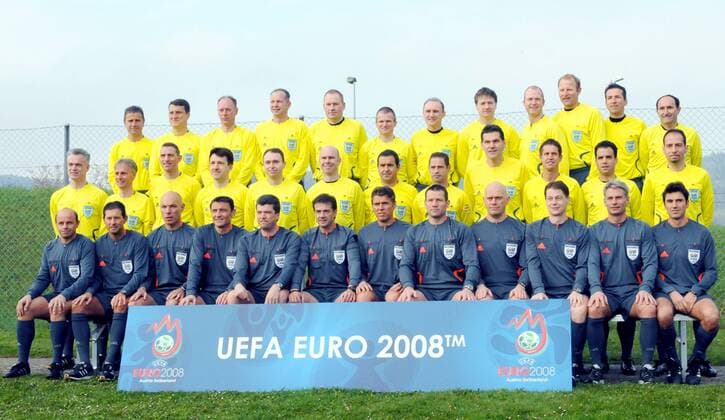 Teilnehmer des Schiedsrichter Workshops Euro 2008, vorn, v.li.: Konrad Plautz (Österreich), Frank de Bleeckere (Belgien), Howard Webb (England), Manuel Enrique Mejuto Gonzalez (Spanien), Herbert Fandel (Deutschland), ... - Fußball EM Herren UEFA Schiedsrichter Workshop Euro 2008, Vorschau, Schiedsrichterworkshop, Vdig Totale Kader Zürich Fußball EM Herren UEFA Schiedsrichter Workshop Euro 2008, Vorschau, Schiedsrichterworkshop, Vdig Totale Kader Zürich