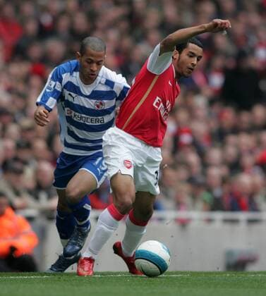 Theo Walcott (Arsenal, re.) gegen Liam Rosenior (Reading) - EDITORIAL USE ONLY. No use with unauthorised audio, video, data, fixture lists, club league logos or live services. Online in-match use limited to 120 images, no video emulation. No use in betting, games or single club league player publications. Fußball Herren English Premier League 2007 2008, 1. Englische Liga, Arsenal FC London - Reading FC Gruppe London Dynamik, Fußball Herren English Premier League 2007 2008, 1. Englische Liga, Arsenal FC London - Reading FC Gruppe London Dynamik,